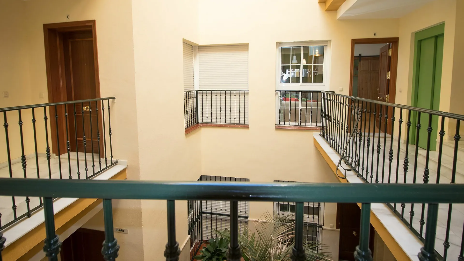 New Wood Studio Plaza La Merced Málaga İspanya